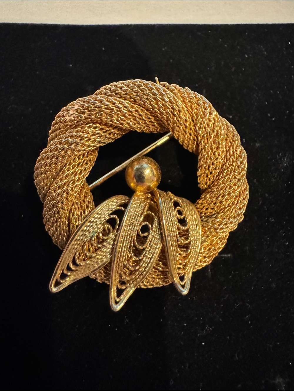 Gold-Tone Twisted Wreath Brooch - Elegant Filigree Accent